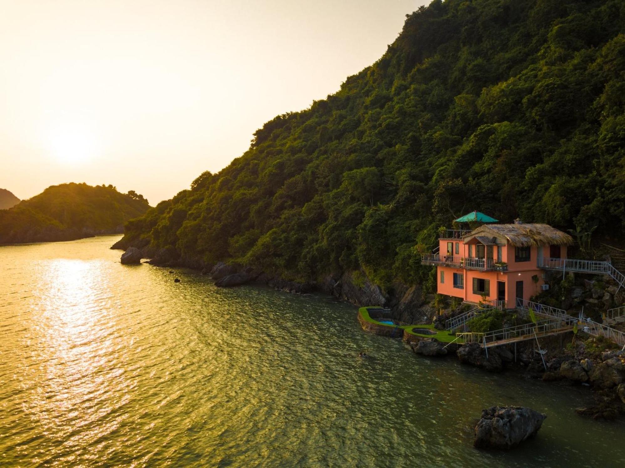 Ocean Beach Resort Cat Ba Island Buitenkant foto